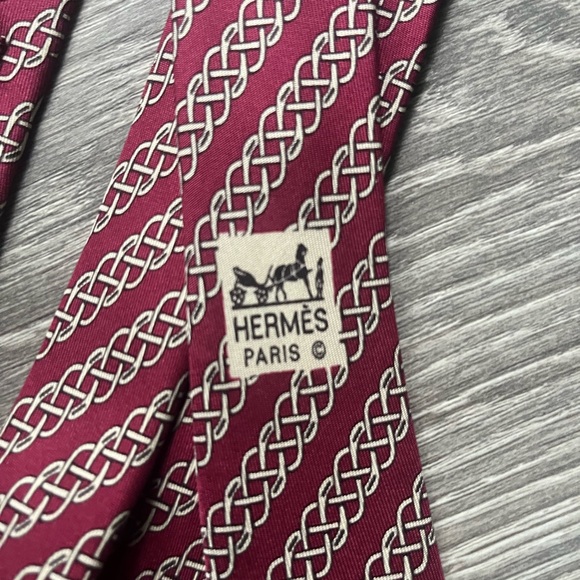Hermes Wine Color With Chain Link Pattern Necktie - Picture 6 of 6